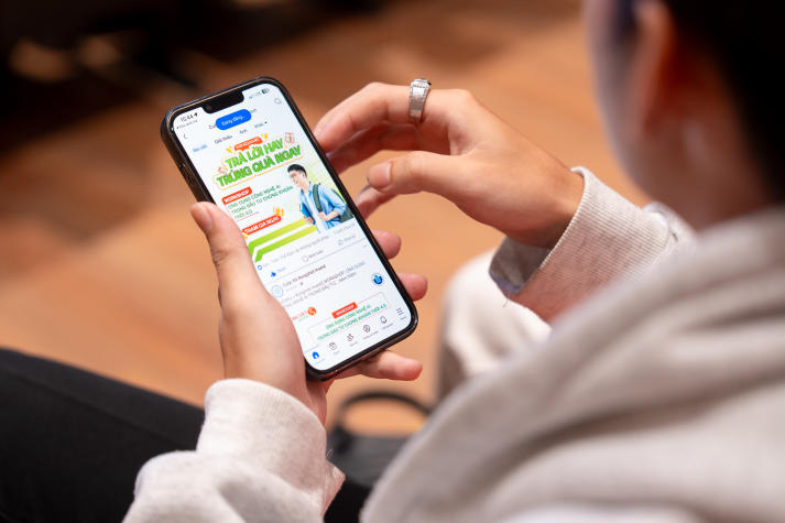 [Video] Sinh viên HUTECH tiếp cận AI, chính thức nhập cuộc “RongViet Invest 2025” 69