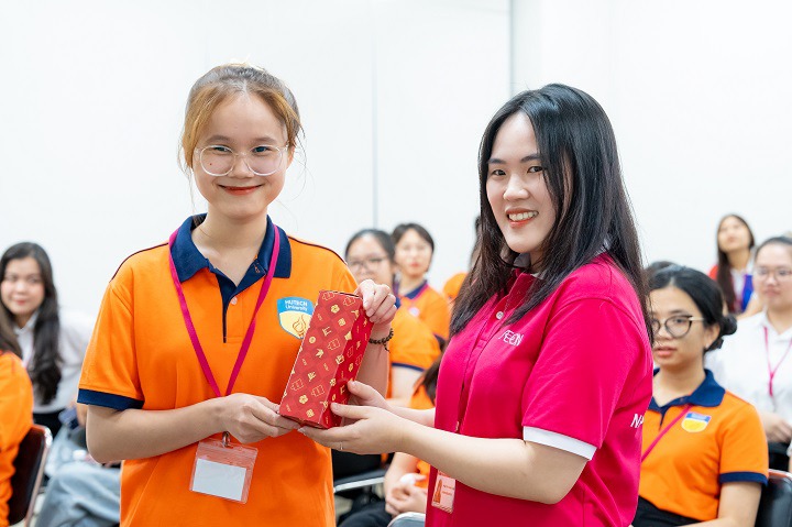 Sinh viên Khoa Nhật Bản học tích luỹ kiến thức thực tế hữu ích từ chuyến tham quan Trung tâm mua sắm AEON Bình Tân 117