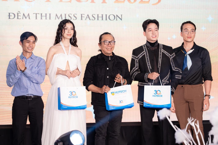 [Video] Tỏa sáng trong phần thi Miss Fashion, thí sinh Miss HUTECH 2025 “gây bão” trên sàn runway 51