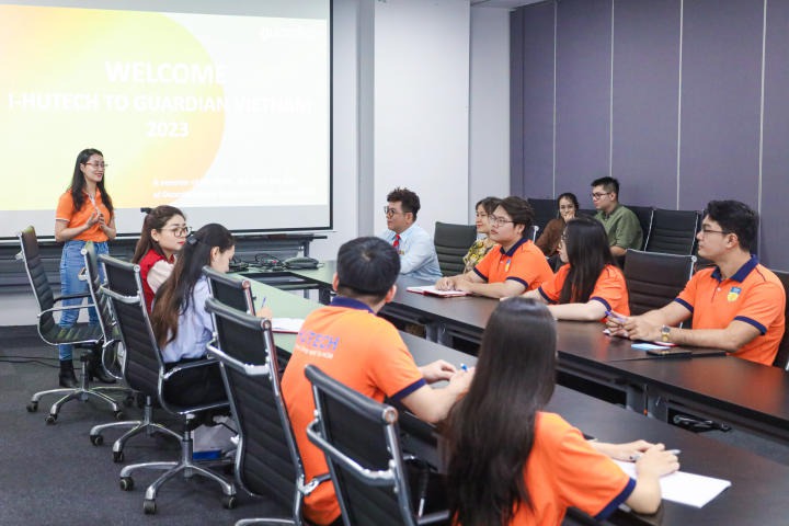 Nhiều kiến thức hữu ích cho sinh viên tại buổi tham quan Guardian 35