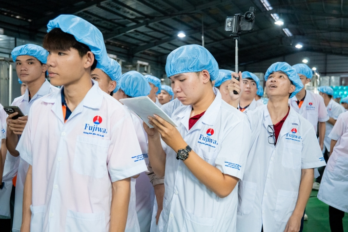 Sinh viên Viện Kỹ thuật học từ thực tiễn tự động hóa tại FUJIWA Việt Nam 46
