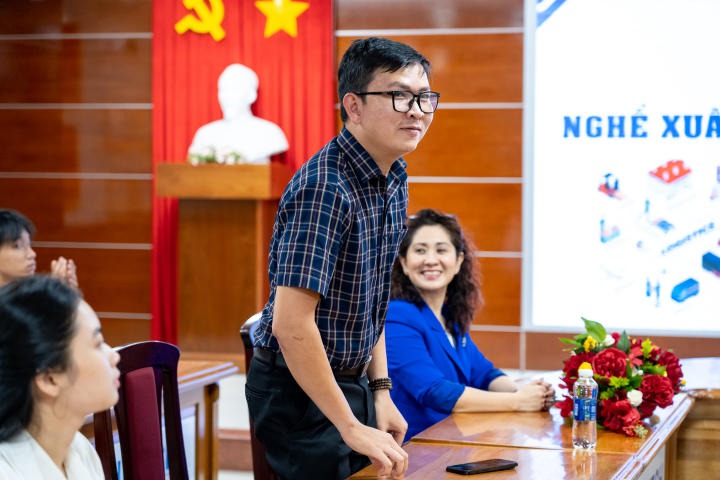 Sinh viên VKIT tìm hiểu nghề Xuất nhập khẩu và Logistics qua hội thảo 9