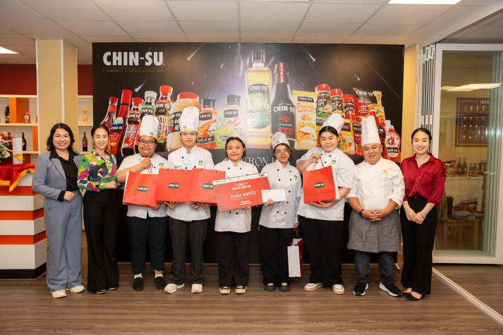 Sinh viên ngành Quản trị nhà hàng và dịch vụ ăn uống trải nghiệm làm bánh mì “signature” cùng chuyên gia 132