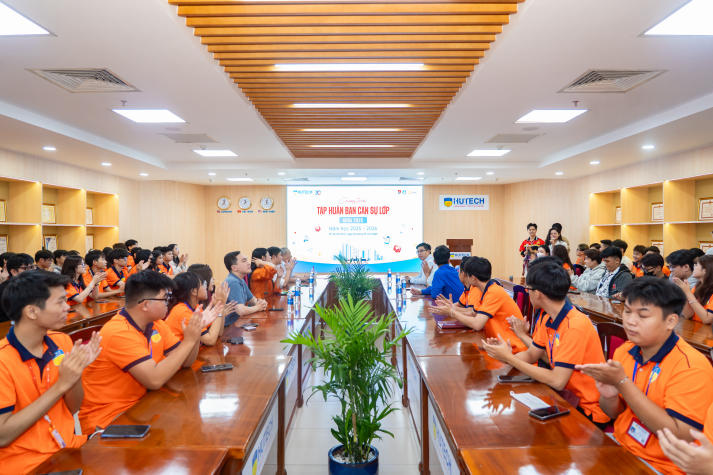 Tập huấn Ban cán sự khóa 2025: Rèn kỹ năng, khẳng định bản lĩnh thủ lĩnh sinh viên HUTECH 9