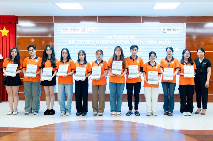 Khoa Trung Quốc học khen thưởng 134 sinh viên tiêu biểu HKI năm học 2023-2024 75