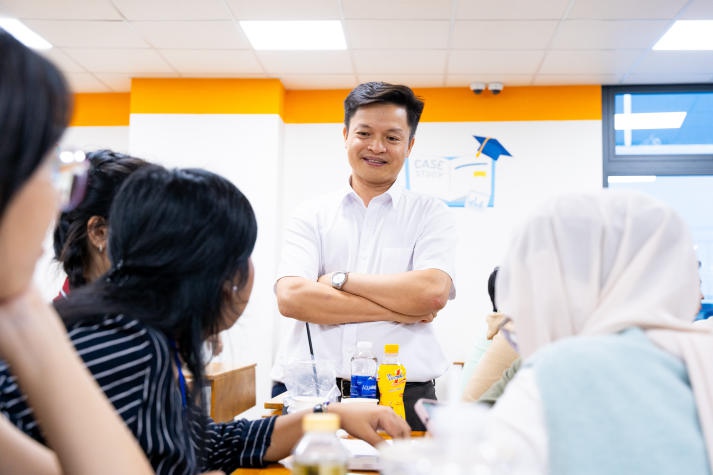 Sinh viên HUTECH và UNIMAS tìm hiểu kỹ năng thiết kế dự án và pháp luật, kinh tế Việt Nam qua chuyên đề 27