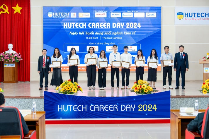 [Video] Hơn 5.200 đầu việc hấp dẫn cho sinh viên tại “HUTECH Career Day 2024” 101