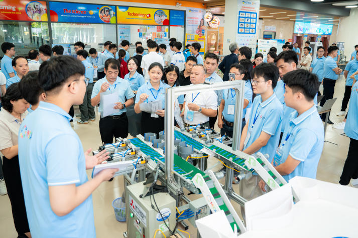 MECA 2025 Finals: HUTECH students conquer technology through practical projects 80