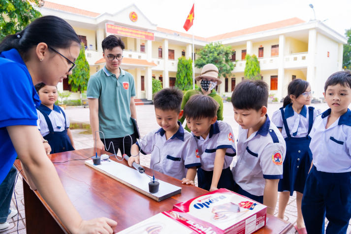 [Ảnh] Chi bộ 17 HUTECH nối dài tinh thần bảo vệ chủ quyền biển đảo tại Đồn Biên phòng Cần Thạnh (Cần Giờ) 83