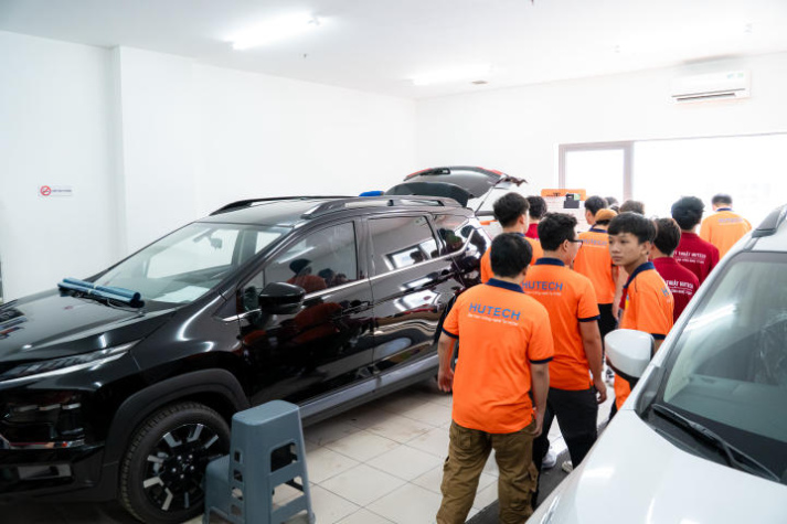 Sinh viên Viện Kỹ thuật "chạm" thực tế ngành tại Công ty Thương mại Dịch vụ Ô tô Thủ Đức 42