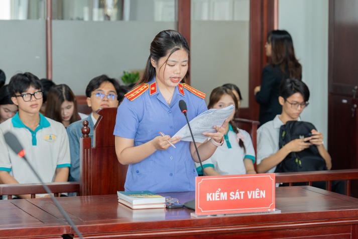 Sinh viên Khoa Luật HUTECH thực hành Phiên tòa giả định tại Ngày hội Pháp luật nước CHXHCN Việt Nam 73