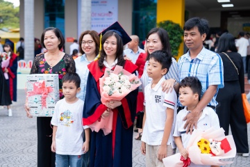 [Video] Tân Cử nhân, Kỹ sư Viện Công nghệ Việt - Nhật HUTECH tốt nghiệp trong niềm hân hoan và xúc động 171