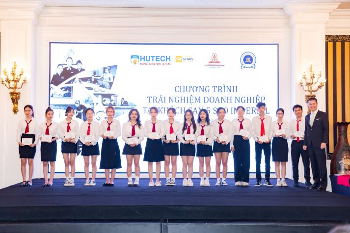 Sinh viên HUTECH sớm “bắt sóng” môi trường làm việc thực tế ngay từ năm nhất 75