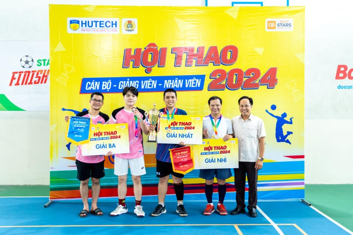 [Hội thao CB-GV-NV HUTECH 2024] Hơn 50 màn giao cầu kịch tính tại bộ môn Cầu lông 113