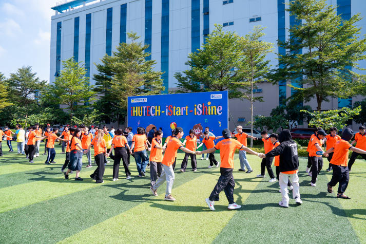 [Video] “iHUTECH - iStart - iShine”: Hành trình gắn kết tân binh Viện Đào tạo Quốc tế 2025 49