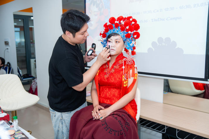 [Hướng nghiệp 2026] Học cùng chuyên gia, sinh viên Công nghệ thẩm mỹ “bỏ túi” bí quyết vững nghề 50