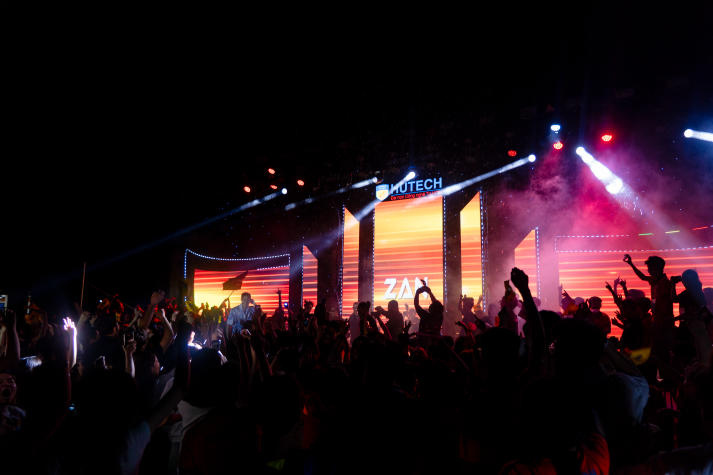 [Video] Đêm Gala Chào đón tân sinh viên HUTECH: Khi ngọn lửa đam mê được truyền từ những người dám ước mơ 132