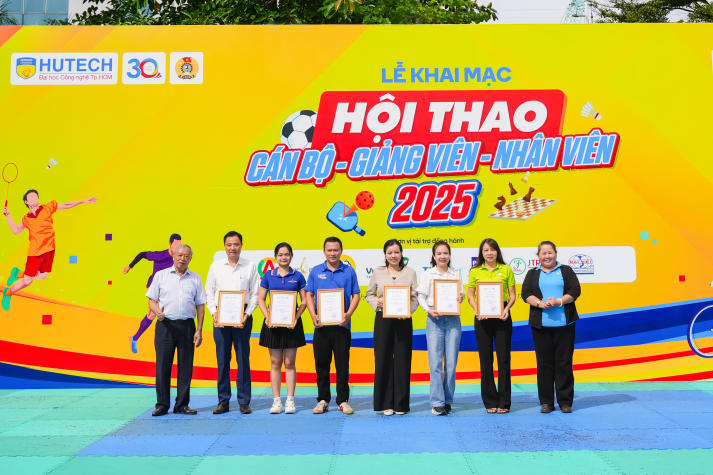 [Video] Sôi động, gắn kết và bùng nổ tại Hội thao Cán bộ - Giảng viên - Nhân viên HUTECH 2025 104