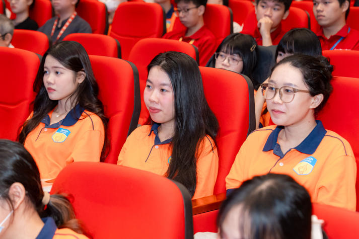 Nhiều công trình nghiên cứu chất lượng tại Hội nghị “Sinh viên nghiên cứu khoa học HUTECH 2025” 74