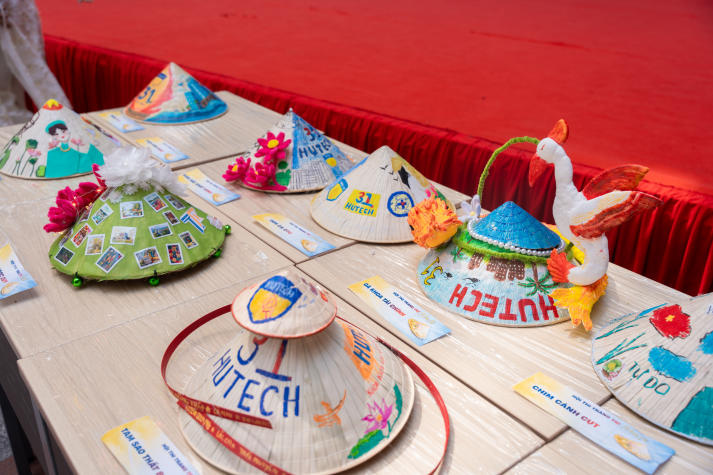 Một chiếc nón - Ngàn ý tưởng: Sinh viên HUTECH bứt phá sáng tạo chào mừng 31 năm thành lập Trường 100