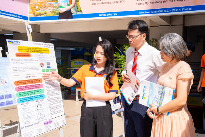 Sáng tạo từ trải nghiệm thực tế: Sinh viên ngành Kinh doanh thương mại báo cáo thực tập bằng poster 102