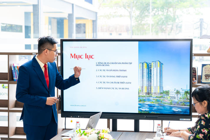 Sinh viên ngành Quản lý tài nguyên và môi trường khám phá mô hình phát triển bất động sản xanh tại BCONS 52