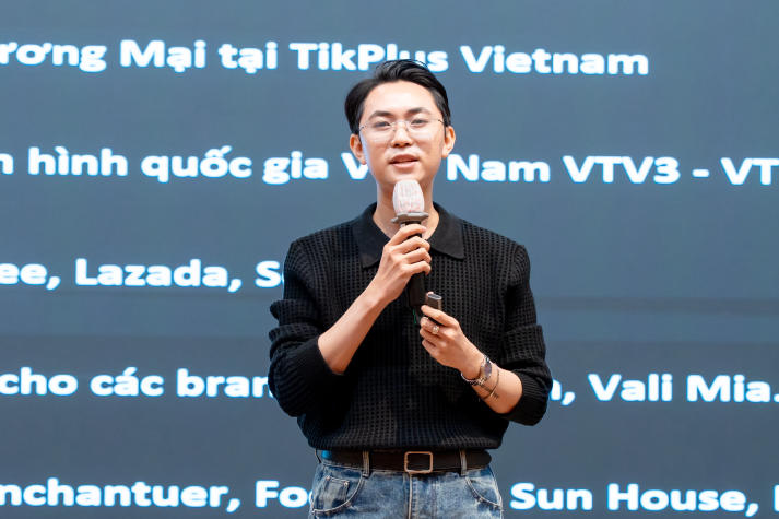 [Video] Gen Z HUTECH “bắt trend” kinh doanh số cùng loạt chuyên gia 90