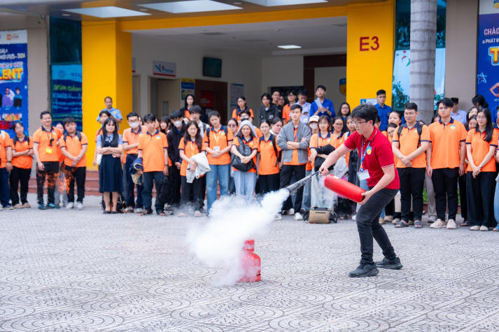 [Video] Sinh viên Khoa Luật lan tỏa tinh thần thượng tôn pháp luật 65