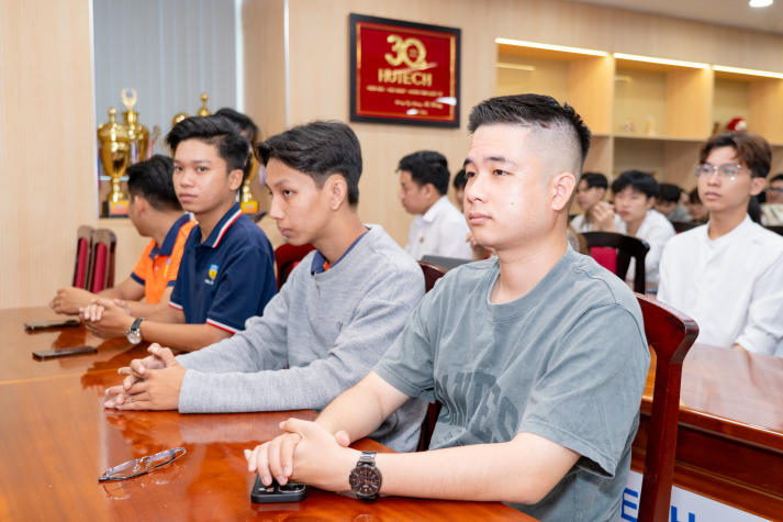 [Video] Sinh viên HUTECH học hỏi bí kíp tạo CV chuyên nghiệp cùng chuyên gia Savills 76