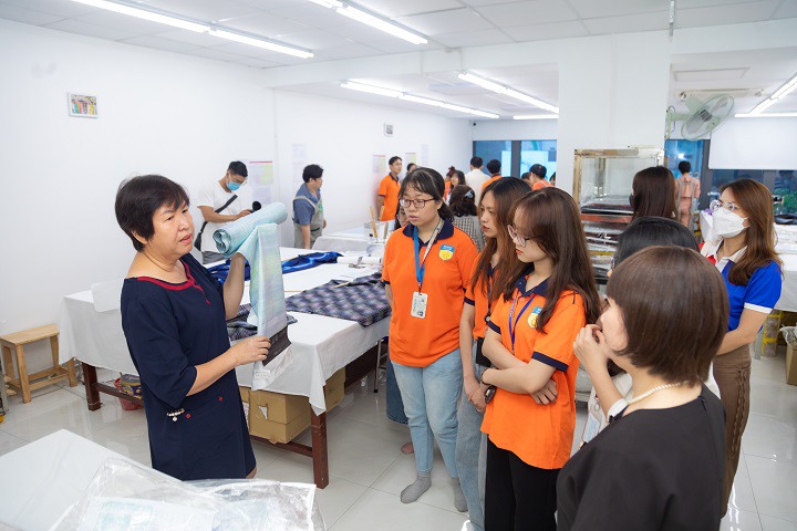 Sinh viên Khoa Nhật Bản học tìm hiểu về quy trình may Kimono tại Công ty TNHH Nihonwasou 136