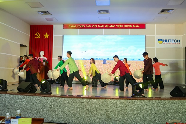Việt Nam hữu tình được tái hiện tại Vòng sơ khảo Hội thi “Tiếng hát từ giảng đường” lần 14 năm 2020 389