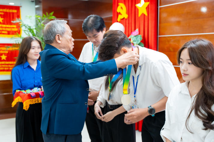 “Mầm Xanh” chiến thắng thuyết phục tại cuộc thi The Next-Gen Creators 2025 của Khoa Marketing - Kinh doanh quốc tế 25