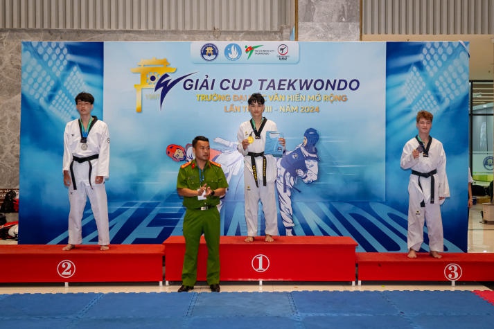 Đoàn vận động viên CLB Taekwondo HUTECH gặt “mưa” huy chương tại Giải đấu “Cup Taekwondo Trường Đại học Văn Hiến mở rộng lần thứ 8” 85