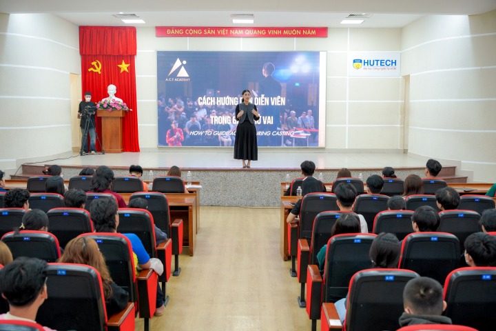 [Video] Sinh viên Khoa Truyền thông & Thiết kế HUTECH tìm hiểu kỹ thuật và chỉ đạo diễn xuất trong phim cùng đạo diễn Kathy Uyên 16