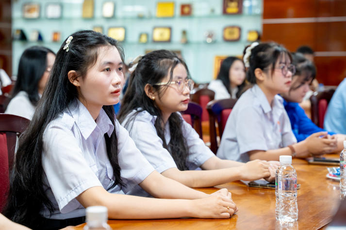 Hội nghị Tổng kết Khoa Tiếng Anh: Nỗ lực - Thành tích - Khát vọng mới 24