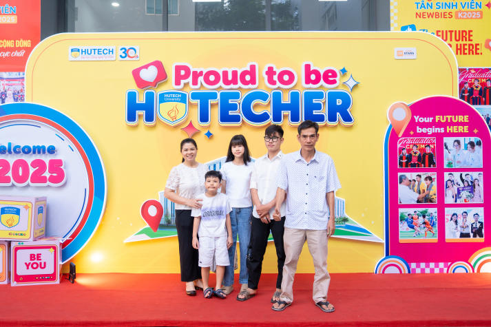 [Video] Đông đảo phụ huynh đồng hành cùng tân sinh viên nhập học tại HUTECH 63