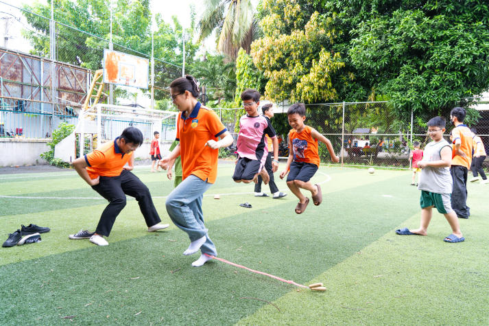 Sinh viên Khoa Tài chính - Thương mại gieo mầm yêu thương tại Làng trẻ em SOS 49