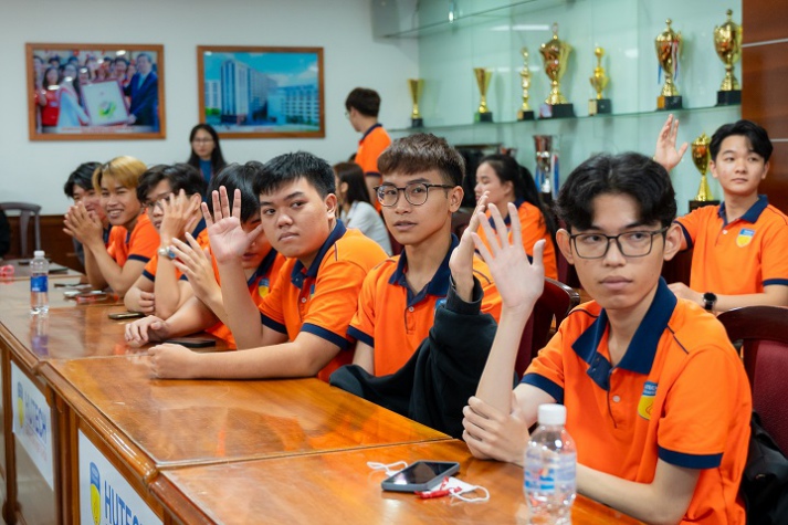 Trang bị bí kíp định vị bản thân trong thời đại “VUCA” cho sinh viên Khoa Quản trị kinh doanh HUTECH 51