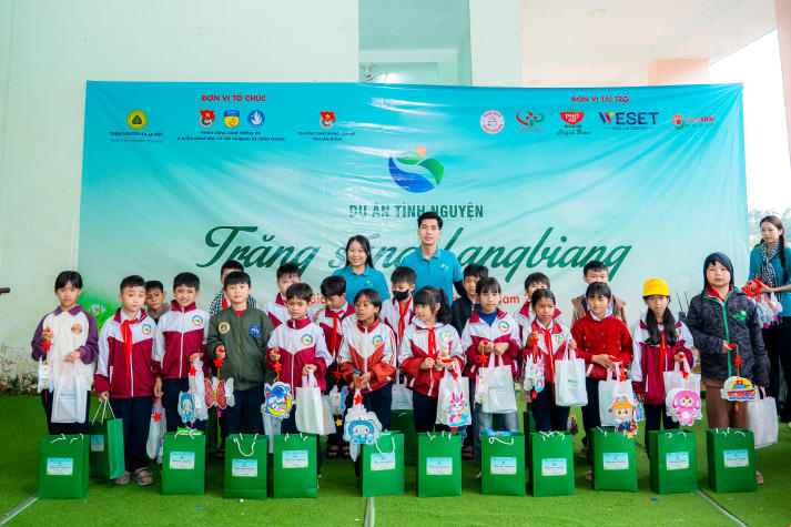 Chương trình thiện nguyện "Trăng sáng LangBiang" mang Trung thu ấm áp đến trẻ em vùng cao 113