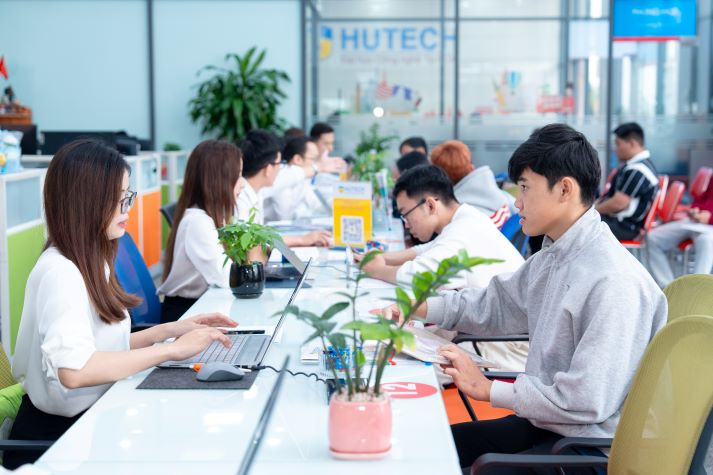 “Tra đúng chỗ, hỏi đúng việc”: Bí quyết liên hệ phòng ban dành cho tân sinh viên HUTECH 126