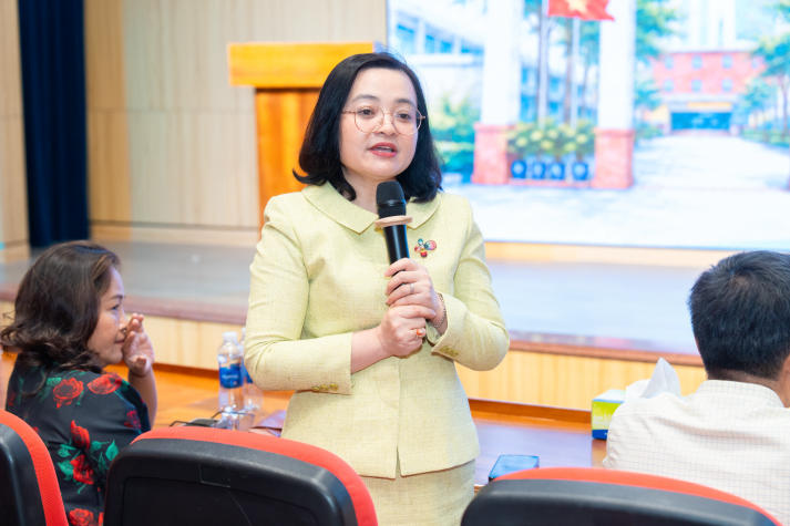 Tân sinh viên Khoa Thẩm mỹ và Khoa học sự sống sẵn sàng cho hành trình đại học 97