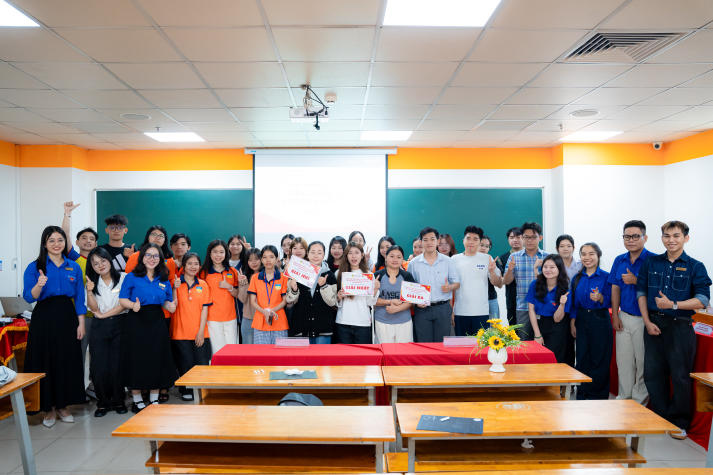 “Sáng mãi gương Người” - thắp sáng lý tưởng đẹp trong sinh viên HUTECH 86