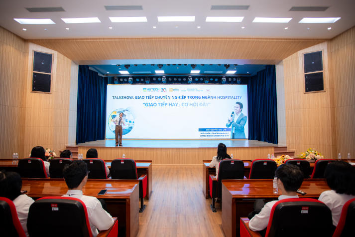 Sinh viên Du lịch - Nhà hàng - Khách sạn học giao tiếp chuẩn Hospitality từ chuyên gia 11