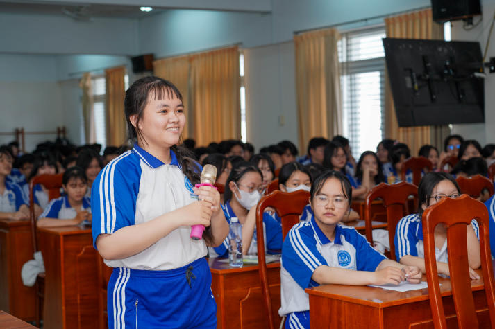 Sinh viên ngành Tâm lý học kết nối hơn 2.000 học sinh An Giang qua hành trình “Hiểu tâm lý - Vững tương lai” 104