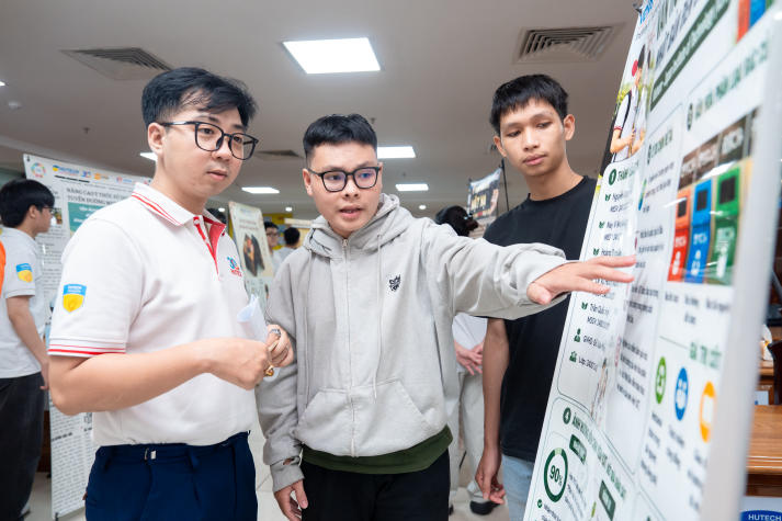 Sinh viên VJIT giải mã sắc màu văn hóa Nhật Bản qua ngôn ngữ poster 39