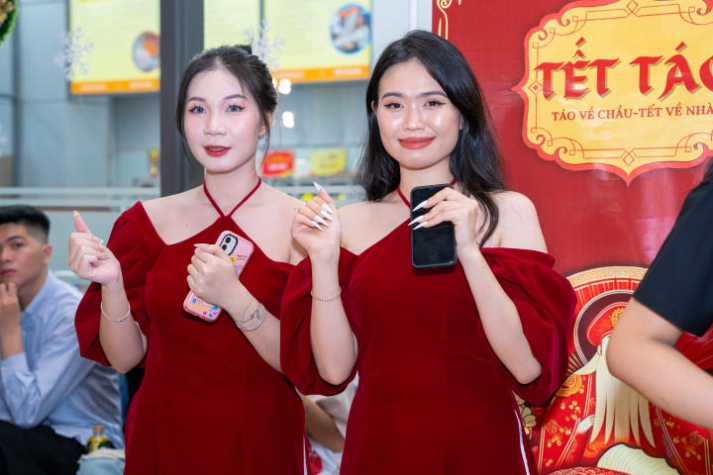 [Video] Ấn tượng với “Táo quân” phiên bản mới do sinh viên HUTECH tự tay tổ chức 107