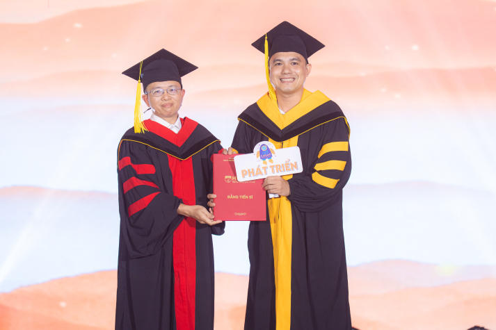 Một mùa giai điệu thăng hoa: HUTECH tôn vinh tháng 11 qua “Tiếng hát từ giảng đường” 2025 47