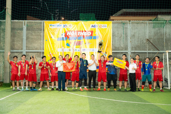 [Hội thao CB-GV-NV HUTECH 2025]: VPT-VPHĐT-P.NS-TT.KĐ-ĐBCL-B.TTr-TT.IT đăng quang ngôi vương Bóng đá nam 125