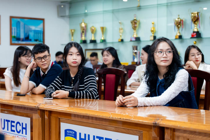 Khoa Marketing - Kinh doanh quốc tế vinh danh các 