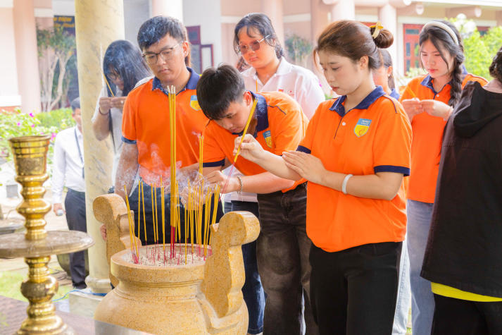 Theo dấu lịch sử Khu Y4, Chi bộ 17 HUTECH bồi đắp tinh thần tri ân và trách nhiệm của Đảng viên 55